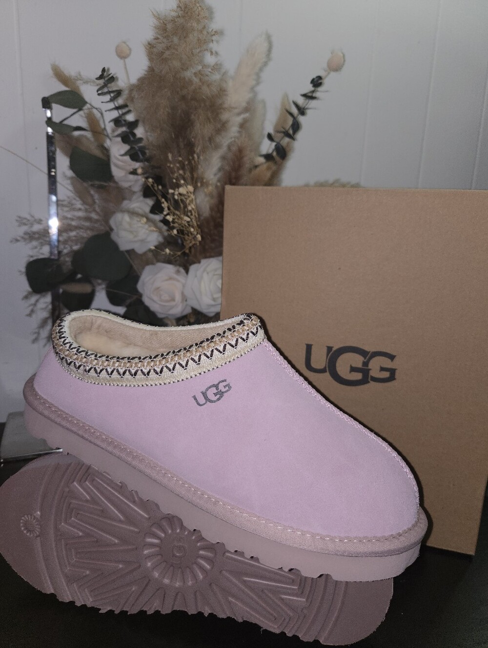Tasman Slipper size 8